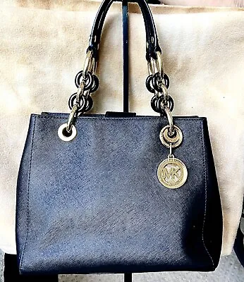 🦋$278 Michael Kors Cynthia Small Conv Satchel Black Leather Bag • $90