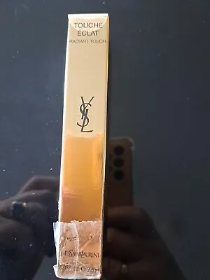 YSL  Touche Eclat 2.5ml Radiant Touch Rose Luminere 1  • £25