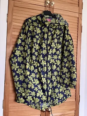 Ladies Floral Lightweight Fish Tail Cagoule/Rain Coat/Mac Inc Hood - Size Medium • £8.99