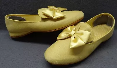 Daniel Green 5.5 B Comfy Slippers Yellow Bow House Shoe EUC Knit VTG Made In USA • $14.43