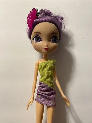 2010 Spin Master  La Dee Da Doll  TYLIE Grape Shake-up Juicy Crush Articulated • $10.20
