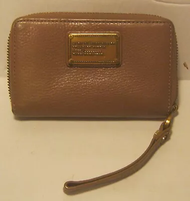 MARC By Marc Jacobs STANDARD SUPPLY Model #______Type: Workwear LADIES WALLET!! • $30