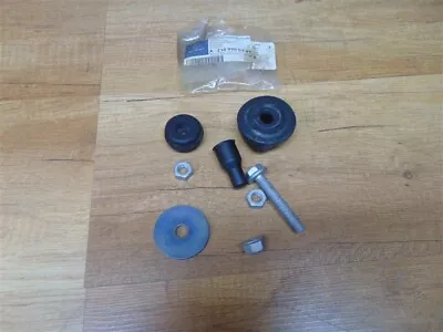 Brand New Rear Shock Absorber Mounting Set Genuine Mercedes W210 - A2109900399 • $16.15