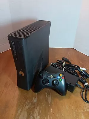Microsoft Xbox 360 S 4GB Console Model 1439 Bundle • $80