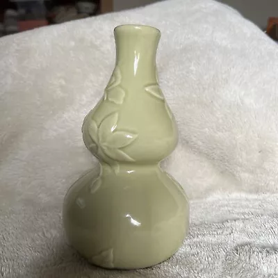 Victoria Hagan Perfect Pieces Raised Green Flowers/Leaves Ceramic Vase • $22.95