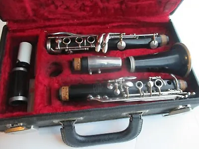 Vito Reso-Tone 3 Vintage Clarinet  W/Accessories • $50