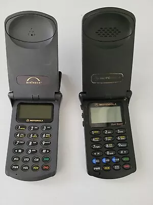 Lot Of 2 Vintage Motorola Cellular Flip Phones  UNTESTED • $12.51