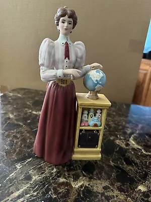 Avon 2010 Mrs Albee President's Club Figurine Award Collectible Porcelain 10  • $20