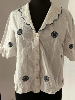 $26.90 • Buy Zara Tops Womens XS White Floral Short Sleeves Button Down Embroidered