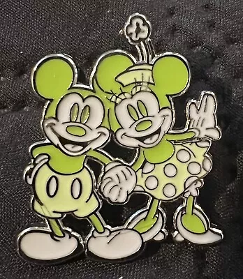 Disney Pin - Green Mickey Mouse And Minnie Mouse • $13