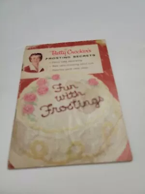 Betty Crockers Frosting Secrets Baking Cake Decorating Vintage 1948 • $9.95