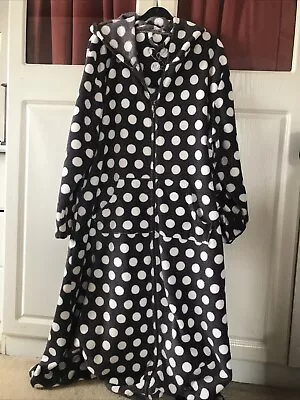 Woman’s Ladies M&Co Long Zip Up Dressing Gown Size 20 Grey Spot Pockets Hood • £12.62