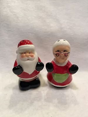 2 Ceramic Mrs Claus & Santa Claus  Salt And Pepper Shakers Christmas Holiday • $16.95