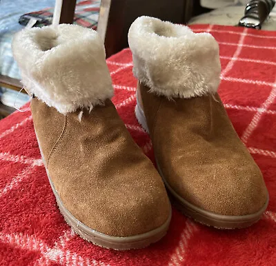 Minnetonka Women’s Fur Suede Ankle Boots Brown Size 10 • $28