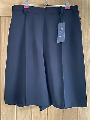 New M&S Black City Work Smart Tailored Knee Length Shorts Size 10 BNWT Pockets • £14.99