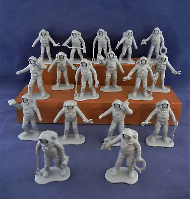 Lot Of Spaceman Astronauts ~ 54mm ~ 8 Poses -18pc ~ Nicely Detailed • $15.95