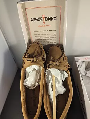 Minnetonka Womens Casual Kilty Taupe  Hard Sole Comfort Moccasins 8.5 • $25