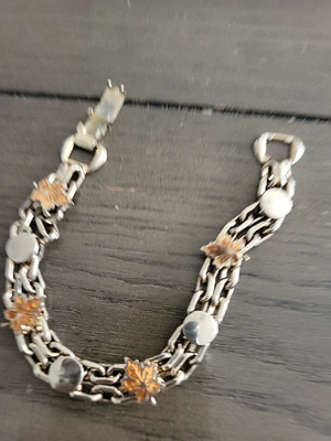 $8 • Buy Vintage Goldtone With Fall Leaf Accents Bracelet A51