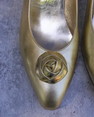 Vintage Gold Rosette Flower Heels Pumps Shoes Salvatore Ferragamo 8.5 Italy • $50.95