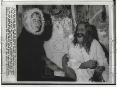 1968 Press Photo Actress Mia Farrow With Guru Maharishi Mahesh Yogi In New York • $17.99