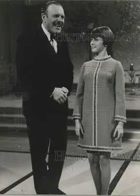 1968 Press Photo Singer Mireille Mathieu With Terry-Thomas On  Showtime  • $19.99