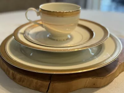 MIKASA PALATIAL GOLD Rim Fine China 4 Piece Place Setting Ivory L3234 • $38