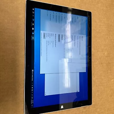 Microsoft Surface Pro 3 I5-4300u 1631 256gb 8gb . • $28