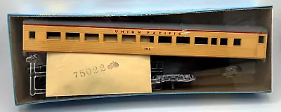 Athearn 2140 HO Scale Union Pacific SL Coach-Road #5512 • $18