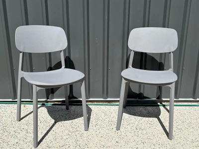 $25 • Buy Lightweight And Stackable Dining Chairs