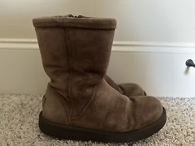 UGG Women's Brown Shearling Lined Suede Roslynn Boots Size 8 • $19.97
