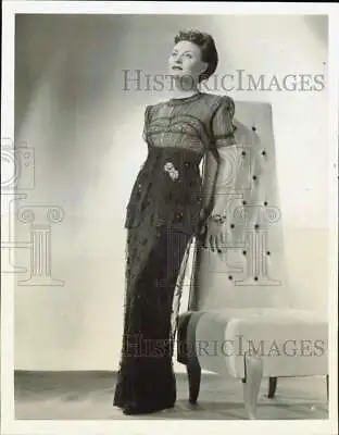 1943 Press Photo Actress Michele Morgan Models Chiffon And Lace Gown At New York • $16.99