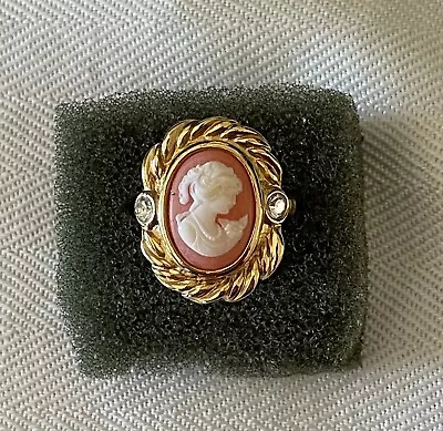 Vintage 1994 Signed Avon Sentimental Cameo Ring Rhinestones Goldtone Size 7 Box • $11.24