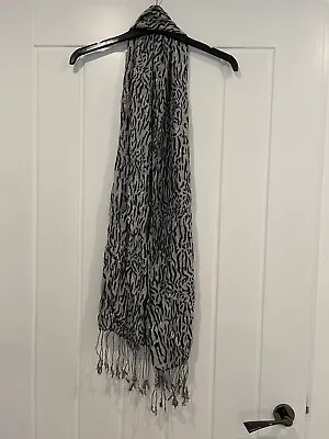 Woman’s ASOS Scarf One Size • £2