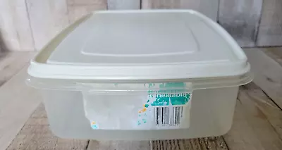 Rubbermaid Servin Saver #7 Storage Container 17 Cup Almond Lid Rectangle Vintage • $21