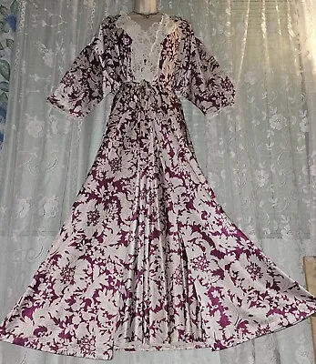 Vintage Vanity Fair Peignoir Lacey Nightown & Robe Set Sz Large *RARE*  • $150