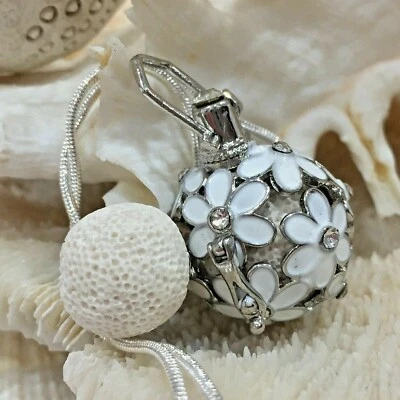 $19.95 • Buy Flower Rhinestone Crystal Aromatherapy Diffuser Necklace Essential Oil Lava