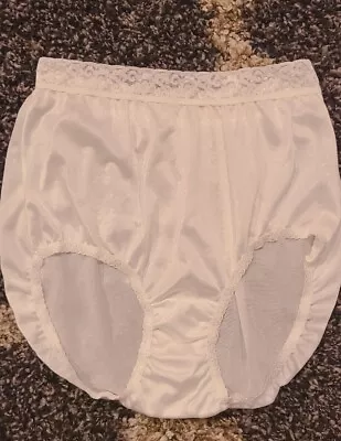 1990's Woman's Vintage Hanes 100% Nylon Panties W/tags (Wide Lace) Size 6-10 • $20.55