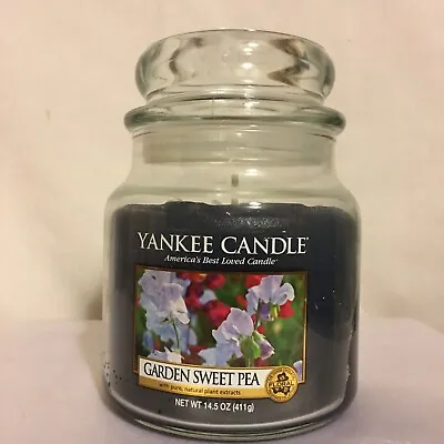 Yankee Candle Garden Sweet Pea 14.5oz Medium Floral Fragrance Collection  • £21.41