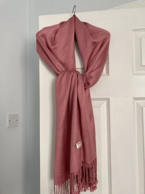 £1.99 • Buy Cashmere Pashmina Scarf Wrap Shawl Salmon Pink Fringed Pre Owned