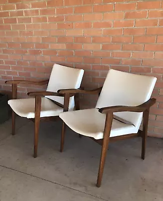 Vintage Mid Century Modern Set Of 2 Walnut Lounge Chairs White Naugahyde Vinyl • $648