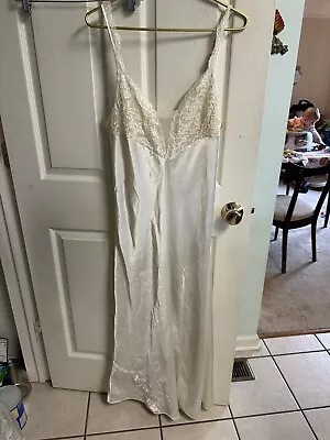 VICTORIA’S SECRET VNT 90 S Gold Label Gown L Ivory White Lace Sexy Bridal Long • $31