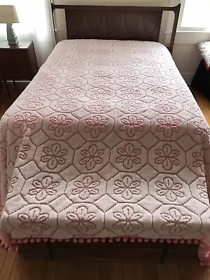 Vintage Bright Pink Fluffy Chenille-like FULL DOUBLE Bedspread Ball Trim • $62.99