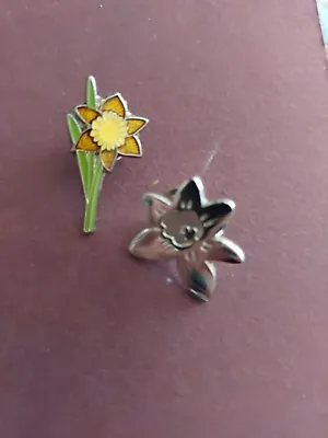 Daffodil Pin Badges Set Vintage • £4