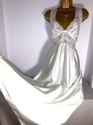 £7.50 • Buy Vtg Beautiful Soft Poly Full Nightdress/ Negligee Ivory Size M