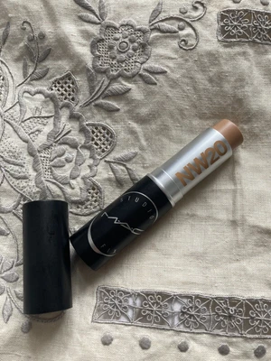 £20.99 • Buy MAC Studio Fix Soft Matte Foundation Stick NW20  Rep £27  9g