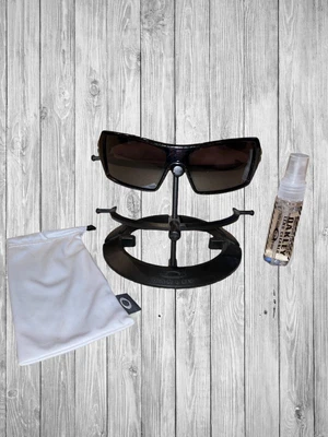 $169.98 • Buy Oakley Oil Rig Polished Black Silver Ghost Text Black Iridium Lens Bag & Cleaner