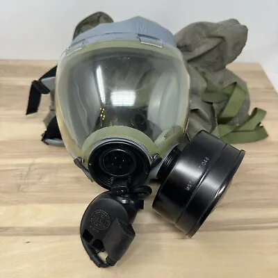 MSA -22940-295 Mcu 2p Army Navy Gas Mask - Medium W/ Hood & Carrying Case • $179.99