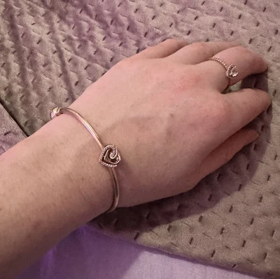 $1600 • Buy Pandora Moments Solid 14ct Gold Bangle