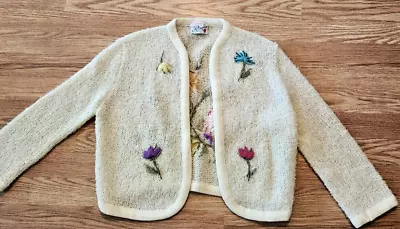 Vtg Embroidered Flowe Sweater Cardigan Size Beige Floral • $19.99