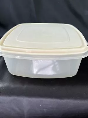 Rubbermaid Servin Saver # 4 Square 19 Cup Almond Lid Storage Container Vintage • $17.95